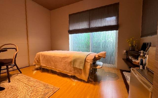 サロン内観 施術用ベッド